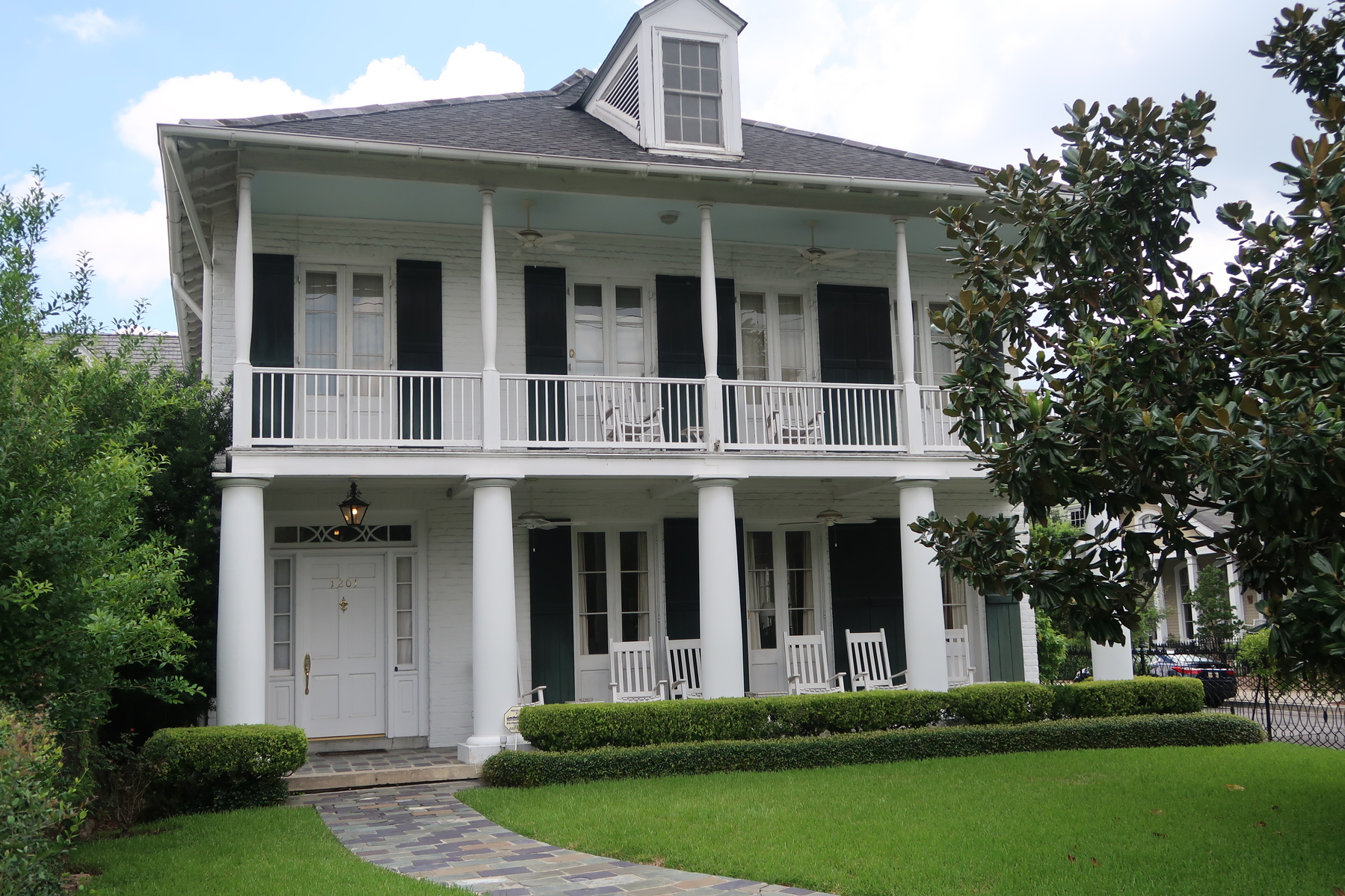 Cruising Through The New Orleans Garden District 