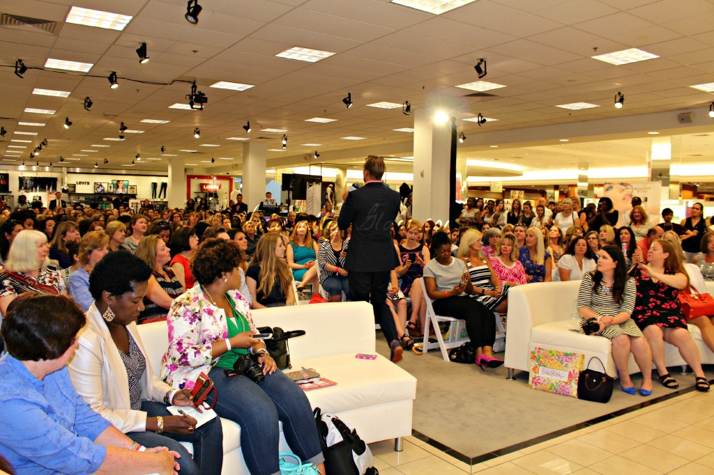 Clinton Kelly takes questions from the audience during the Macy's event